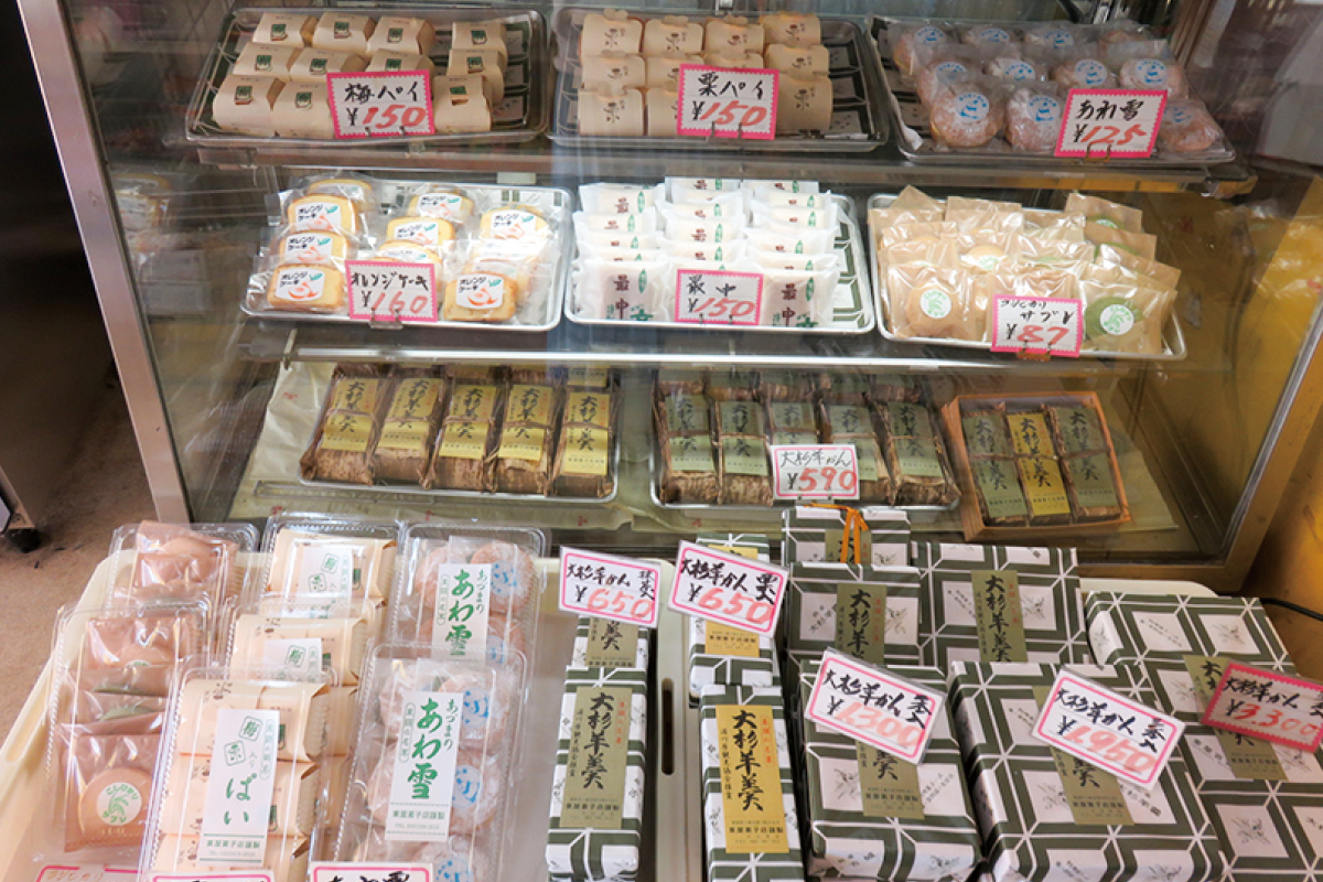 東屋菓子店 店内